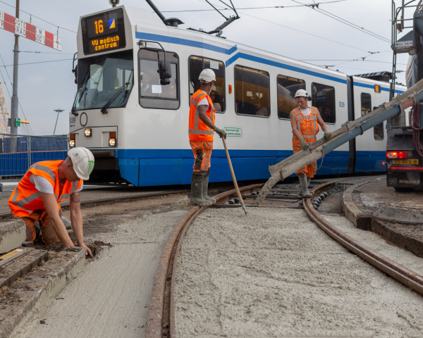 20180608 GVB Amsterdam CS plein Oost 30% granulaat 006-007.jpg
